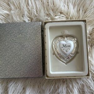 HALLMARK Keepsake ORNAMENT Forever In Her Heart MOM Locket New Silver Gift